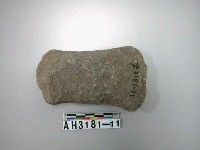 藏品(中型有腰打製石斧)的圖片